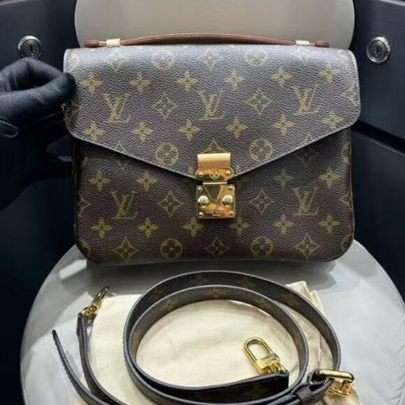 Louis Vuitton Handbags - LOUIS VUITTON bag